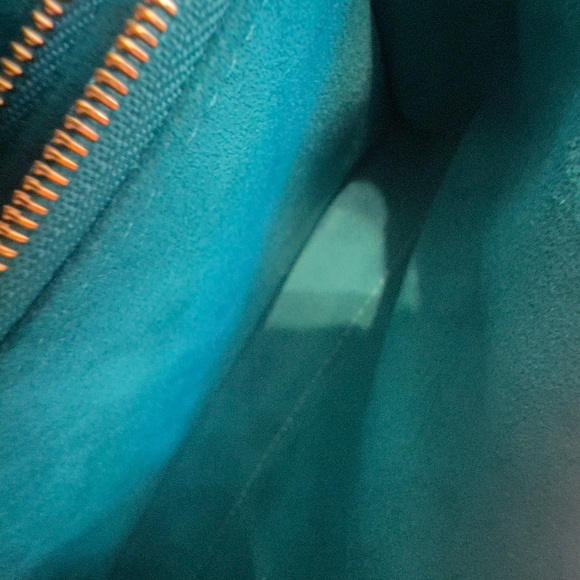 Louis Vuitton Green Leather Shoulder Bag with Gold Chain - Picture 6 of 14